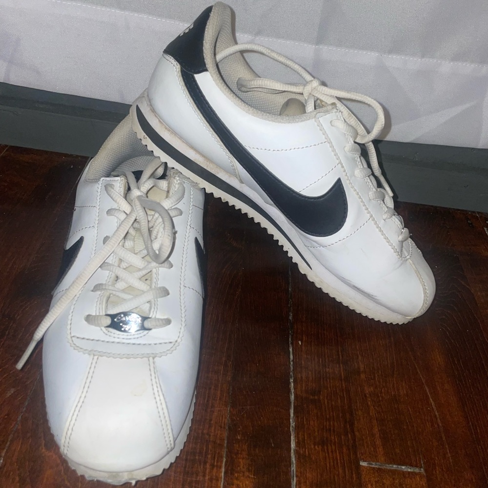 Nike Cortez Shoe White and Black Size US 6.5Y (8W)